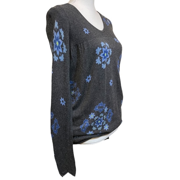 Kirra Cashmere Cotton Blend Gray Floral Sweater.  Size S - Picture 2 of 7